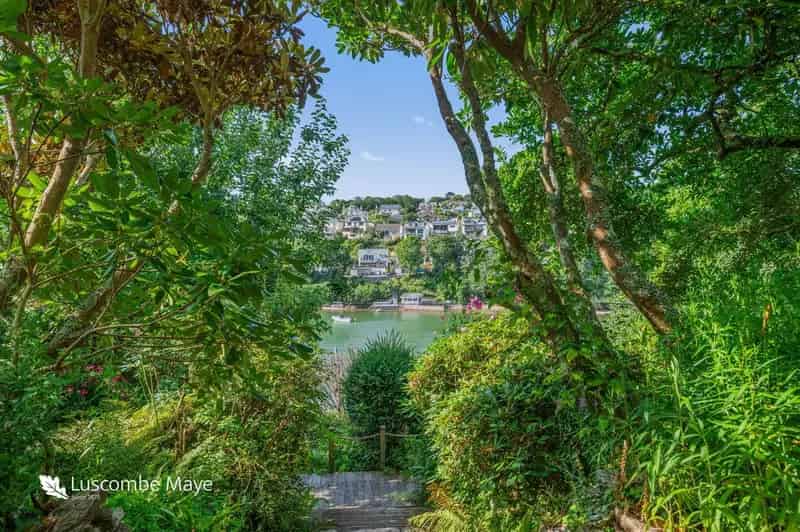 4 Bed Detached House Panoramic River Views