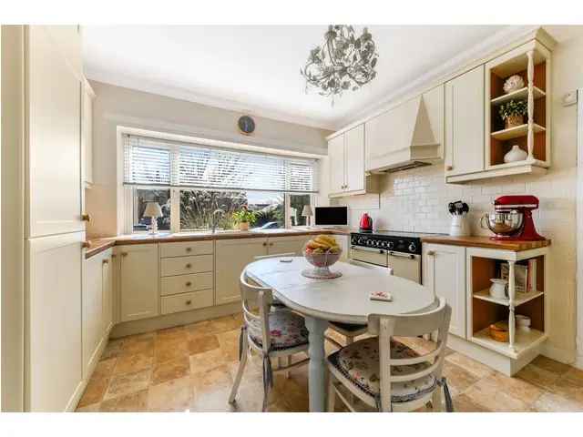 4 Bedroom Bungalow for Sale in Dreghorn