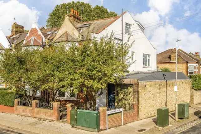 Family Home for Sale in East Putney