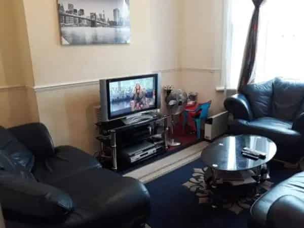 House near Plumstead Station with New Kitchen and Garden