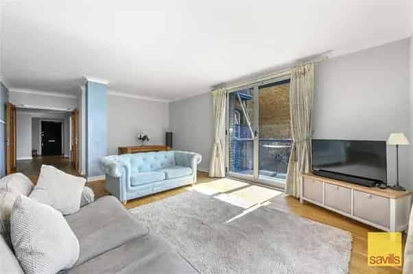 Spacious 1-Bed Riverside Apartment Limehouse London