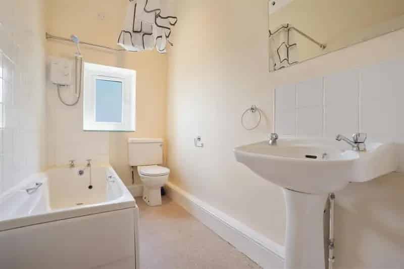 1 Bed Flat for Sale Crookes Sheffield Allocated Parking Close to University