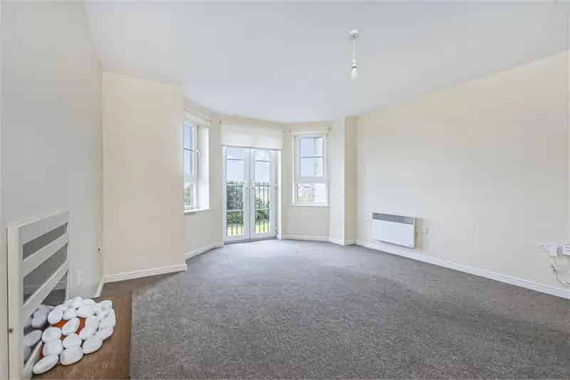 2 Bed Flat Second Floor Edinburgh Commuter Links