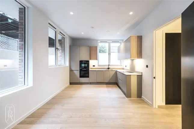 3 Bed 3 Bath Terraced House London Fields Eco Friendly