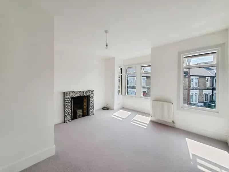 2 Bedroom Flat for Sale in London E16