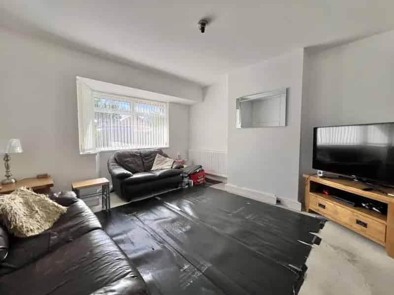 3 Bedroom Semi Detached House to Rent Near Amenities