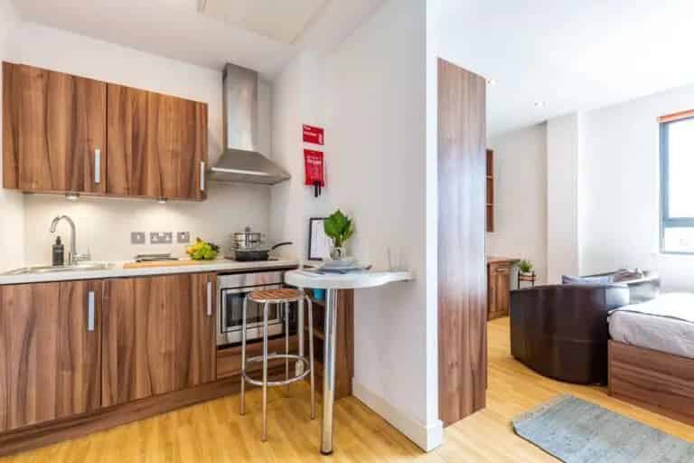 Student Studio Bristol City Centre - Modern Living with Amenities