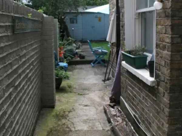 Flat For Rent in Slough, England