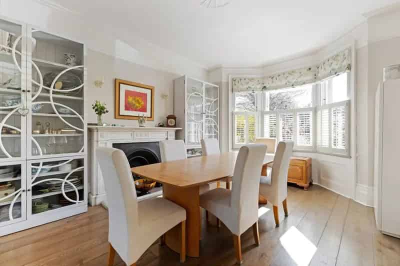 5 Bedroom House for Sale near Reigate Town Centre