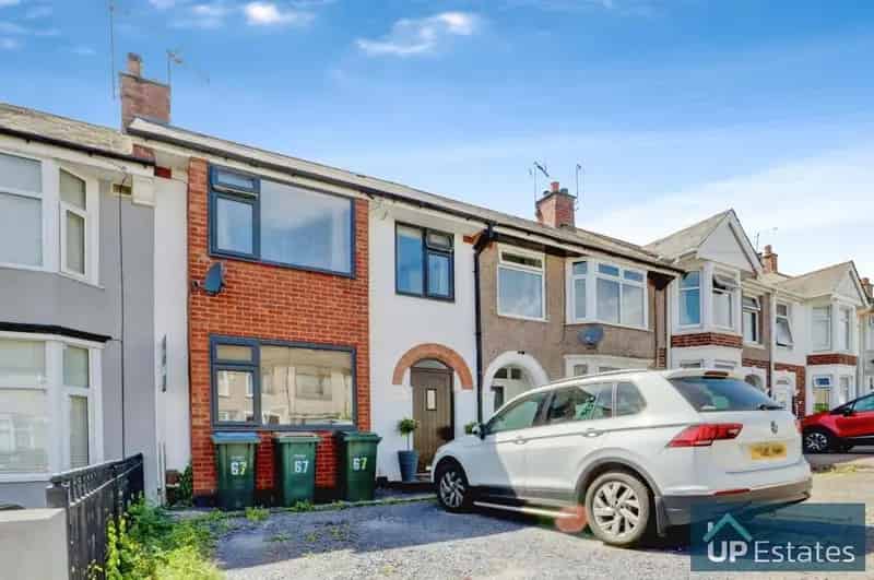 3 Bedroom Mid Terrace House For Sale