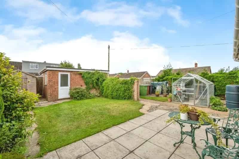 4-Bed Potential Home Spacious Corner Plot Garage Parking Bawdeswell