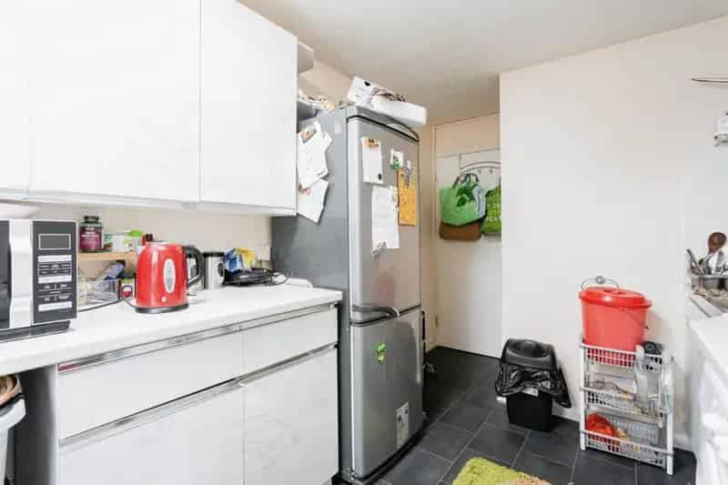 First Floor Apartment Burgess Hill Town Centre Close To Amenities