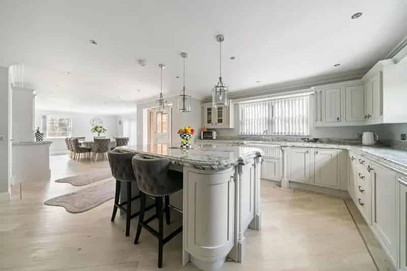 5 Bed House for Sale Tadley Aldermaston Road