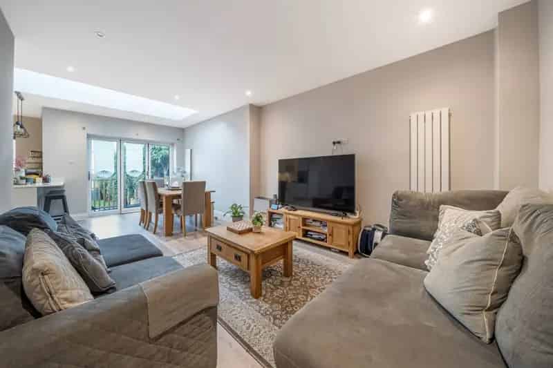 Three Bedroom Semi-Detached Family Home Maidenhead