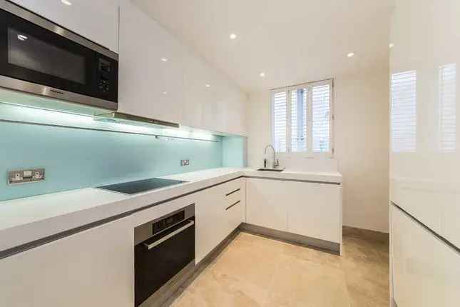 Flat to rent in Park Street, London W1K