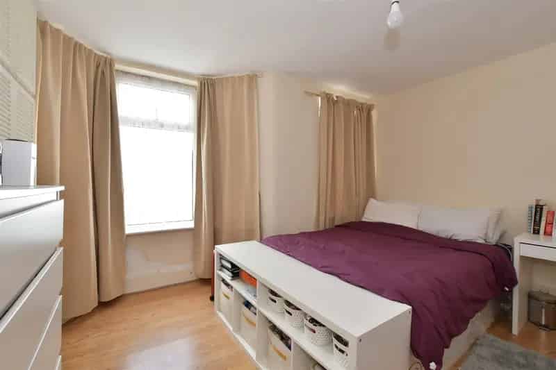 2 Bedroom Victorian House for Sale in Walthamstow