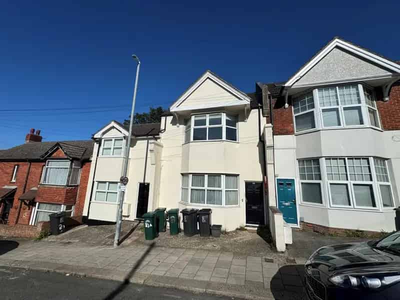 2 Bedroom Maisonette to Rent in Brighton near Preston Park