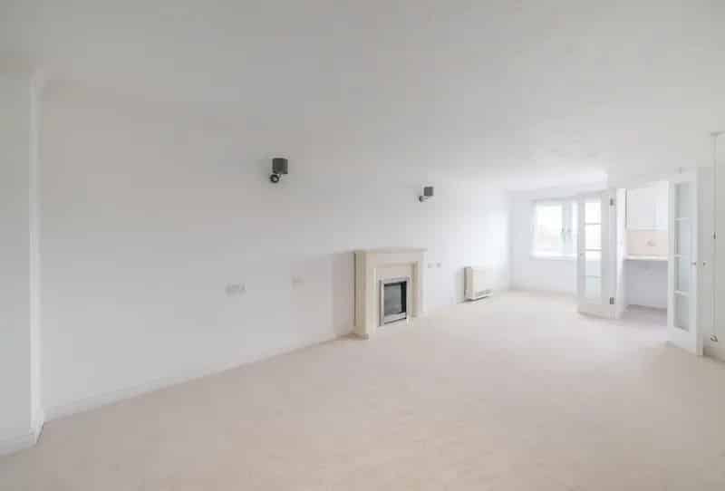 2 Bedroom Retirement Flat for Sale Near Gloucester Cathedral