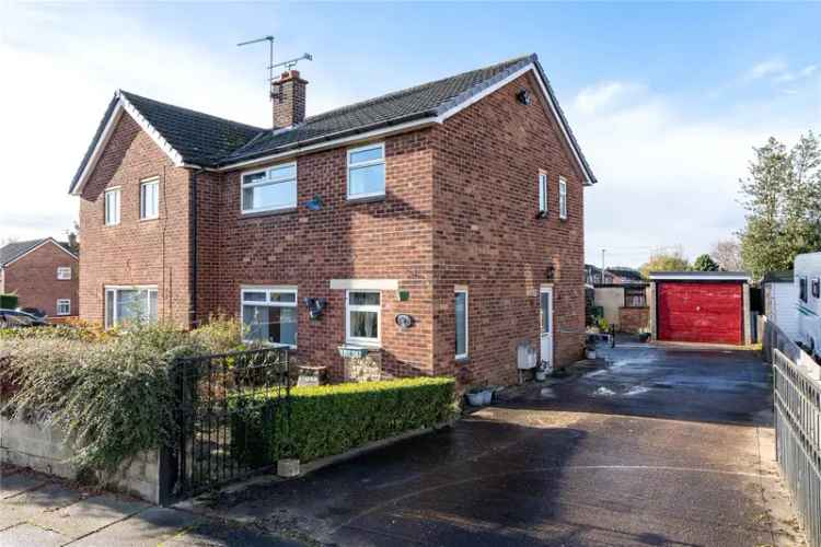 House For Sale in Leeds, England