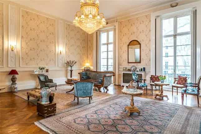 Stunning 4-Bedroom Apartment in Westbourne Terrace