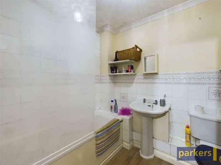 2 bed flat for sale