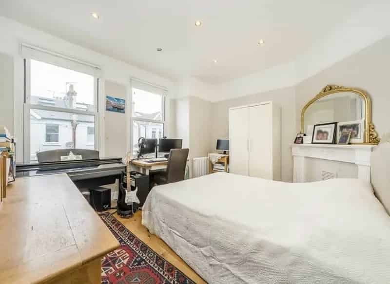3 Bed Period Maisonette Near Tooting - 880 Sqft Garden