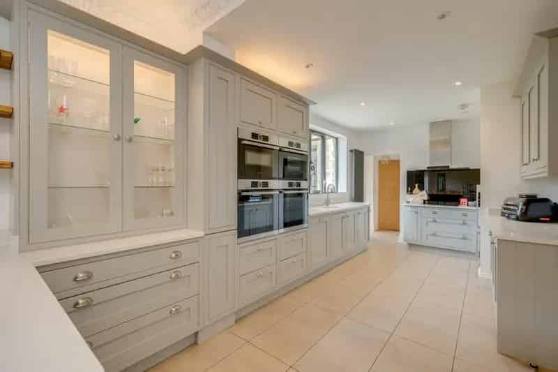 5 Bedroom Detached House for Sale Birkenshaw