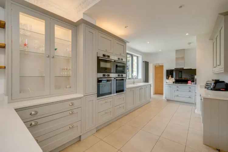 5 Bedroom Detached House for Sale Birkenshaw