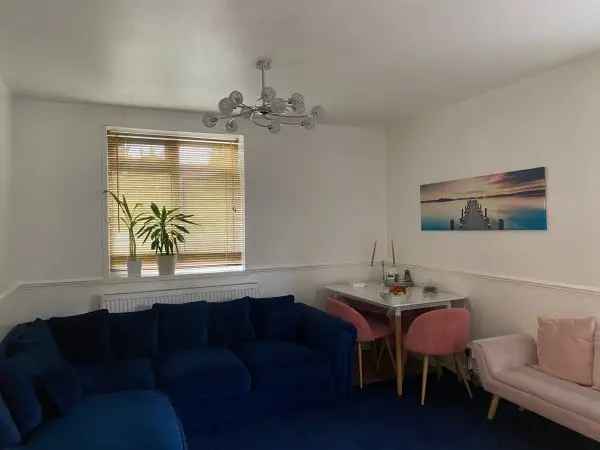 Spacious 2-Bedroom Flat Near Nine Elms Station