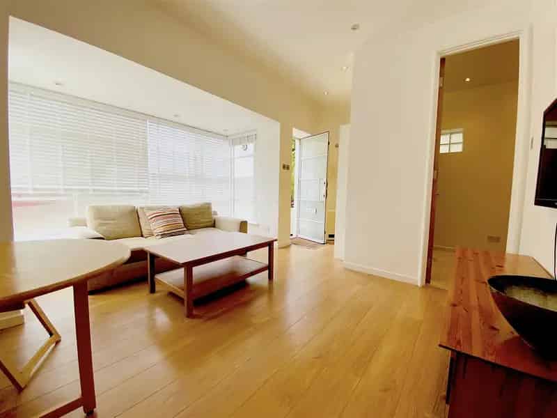 1 Bedroom Apartment Limehouse Near Canary Wharf
