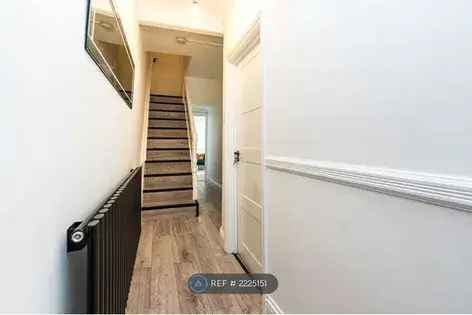 5 rooms house of 186 m² in London