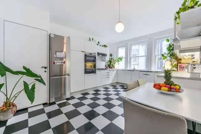 4 Bedroom Flat near Victoria Station Westminster London