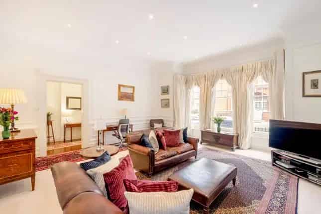 Flat for Sale in Elm Park Gardens Chelsea SW10