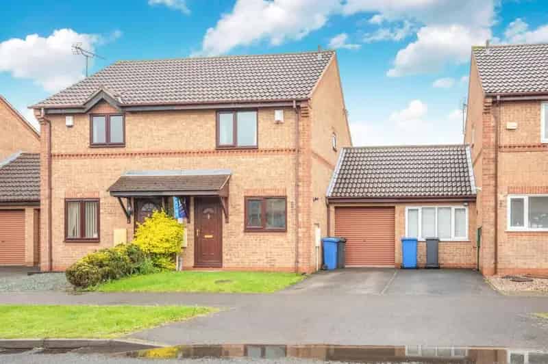 2 Bedroom Semi Detached House To Rent