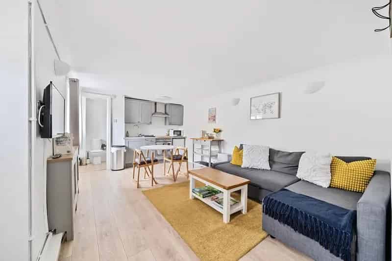 Two 1-Bedroom Airbnb Apartments For Sale in Cirencester
