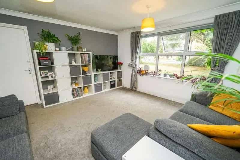 2 Bed Ground Floor Flat for Sale Linslade