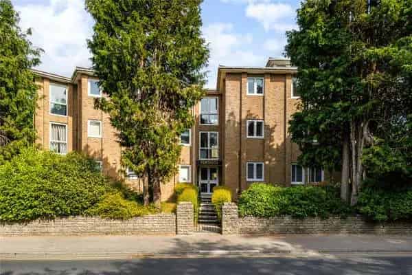 Two-Bedroom Top Floor Apartment in Canford Cliffs