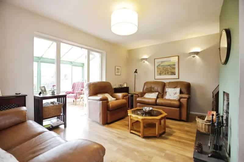 3 Bed Semi Detached House with Garage and Large Garden