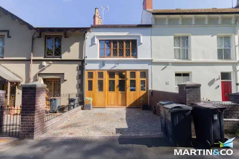 2 Bedroom Townhouse Grade II Listed Coach House