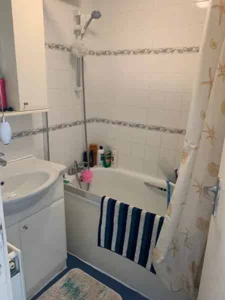 Family Home Near Schools and Supermarkets 1 Hour from London