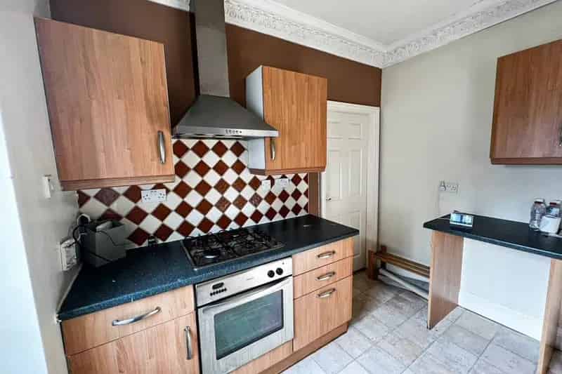 Spacious Furnished Apartment Newland Avenue HU5 Two Double Bedrooms