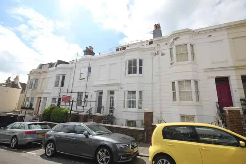 1 Bedroom Flat for Sale Top Floor