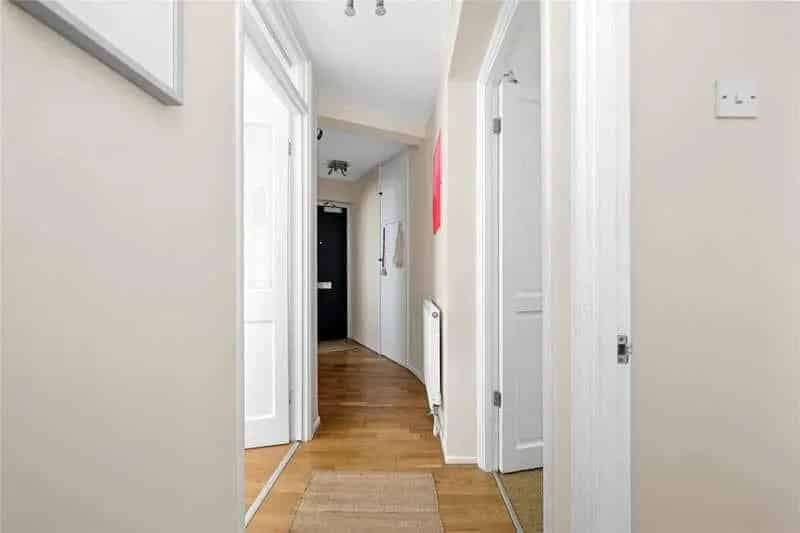2 Bed Flat for Sale in Canonbury, Near Parks and Transport