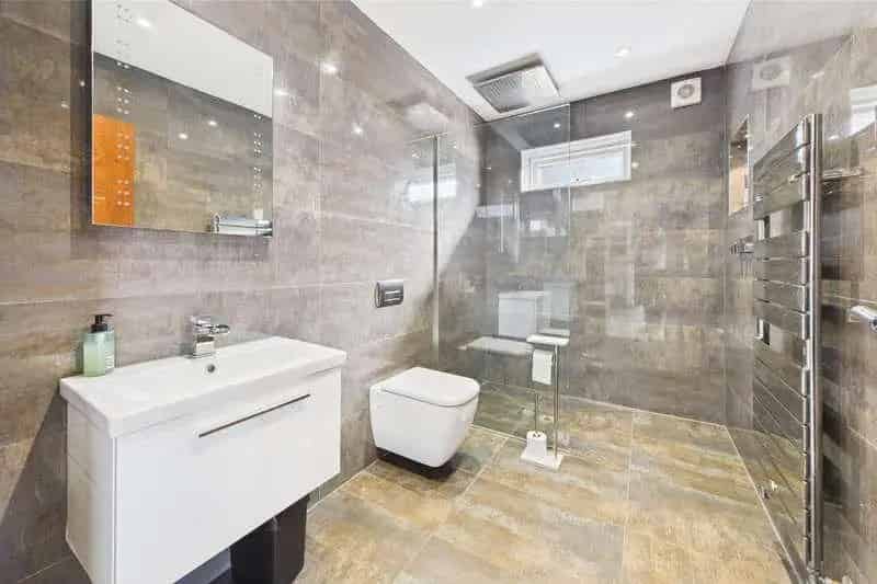 5 Bed House for Sale in Broadstone