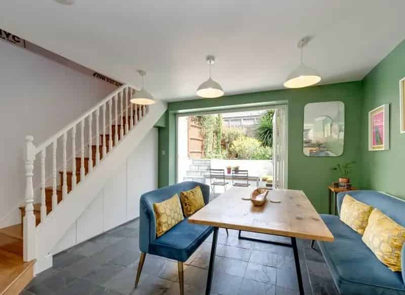 Three Bedroom House with Landscaped Garden Near Turnham Green