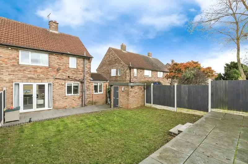 3 Bedroom Semi Detached House for Sale Leeds LS14