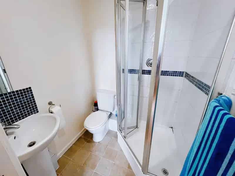 2 Bedroom Flat To Let Leeds Secure Parking July 2025
