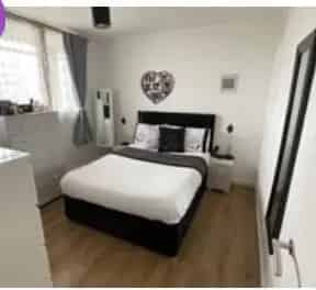 Two Floor Flat with Modern Kitchen and Bathroom Near Brixton