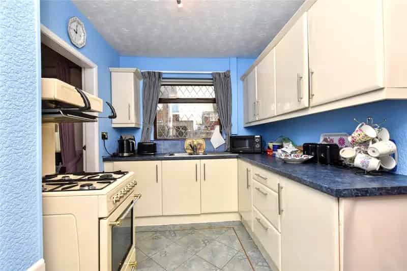 Spacious End Terrace House in Pudsey Great For Families