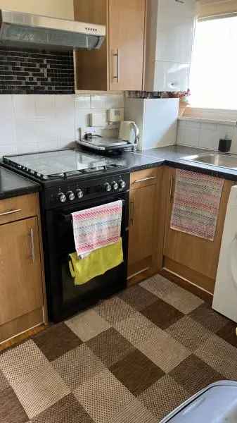 House with Wooden Floors New Kitchen and Security Door